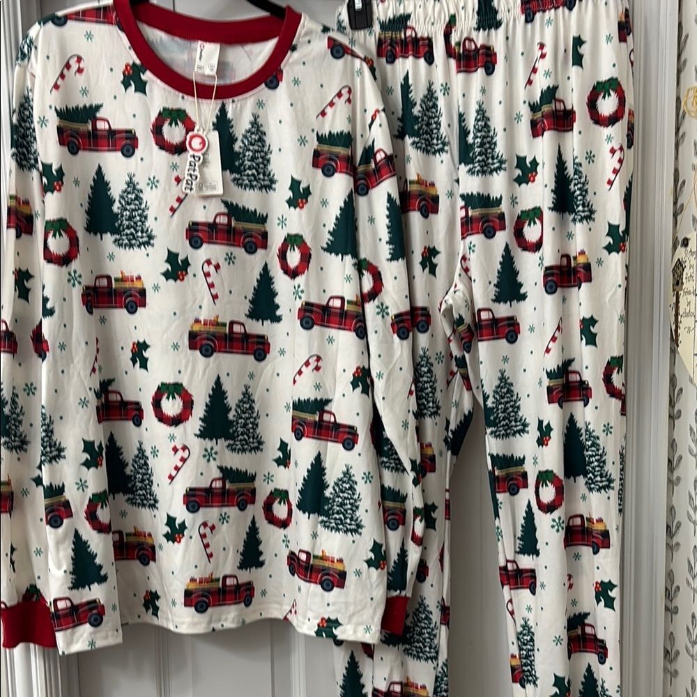 PatPat Red and Green Pajama Sets with Vintage Holiday Charm